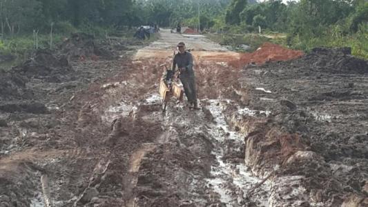 Jalan Lingkar Bukit Batu Bagai Kubangan Kerbau 